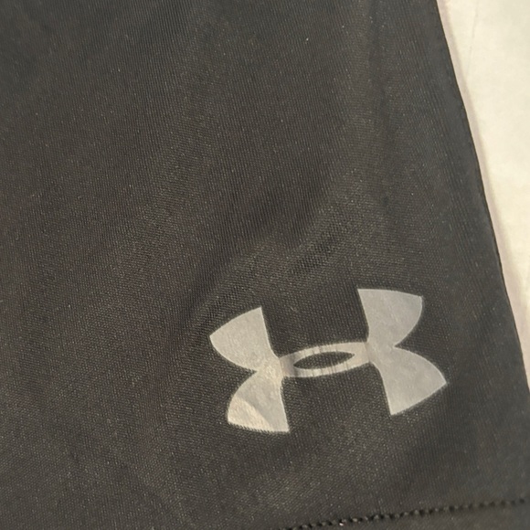 Under Armour Shorts with pockets Youth size Medium - Picture 5 of 7